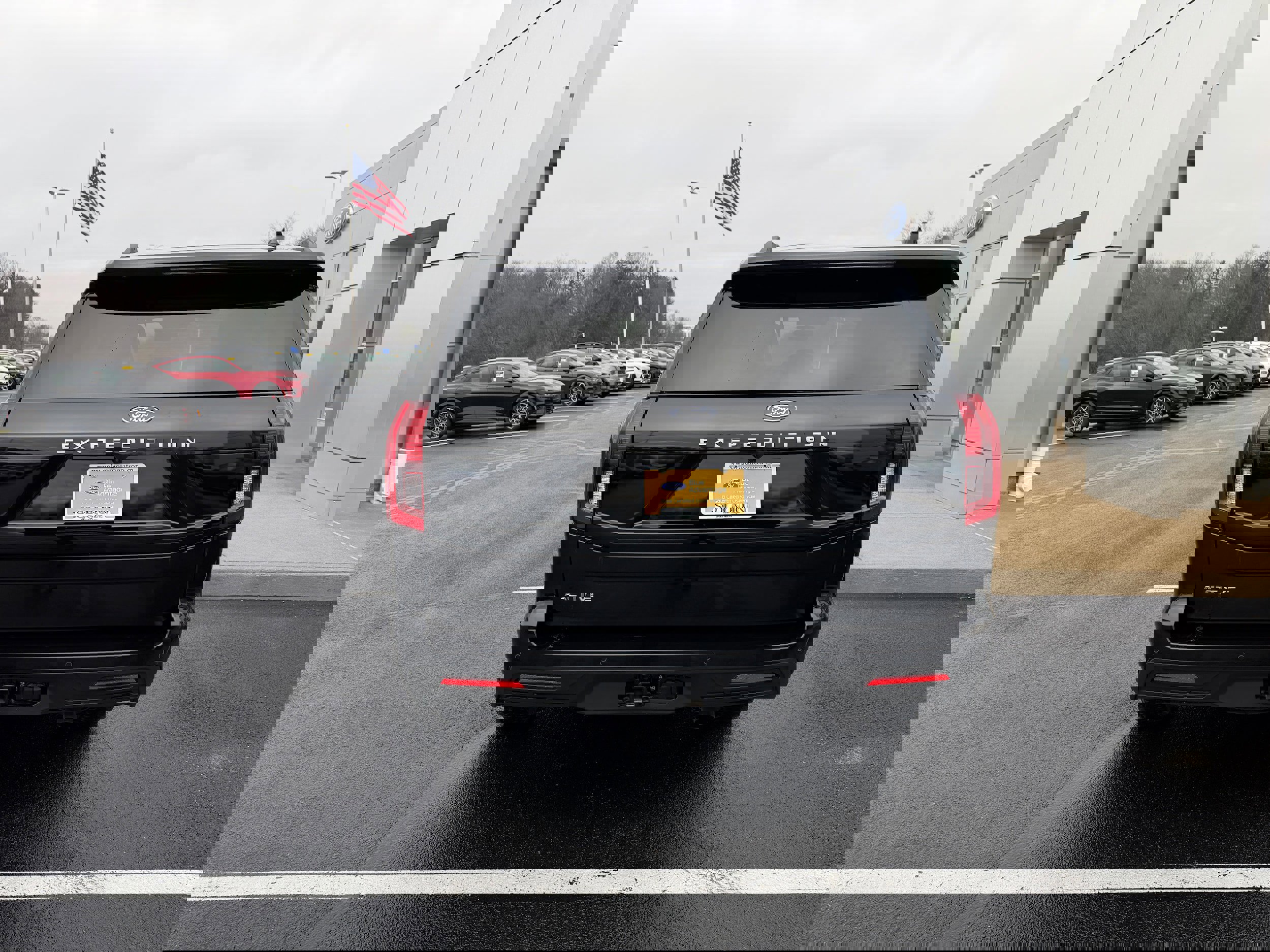 Certified 2025 Ford Expedition Active image 4