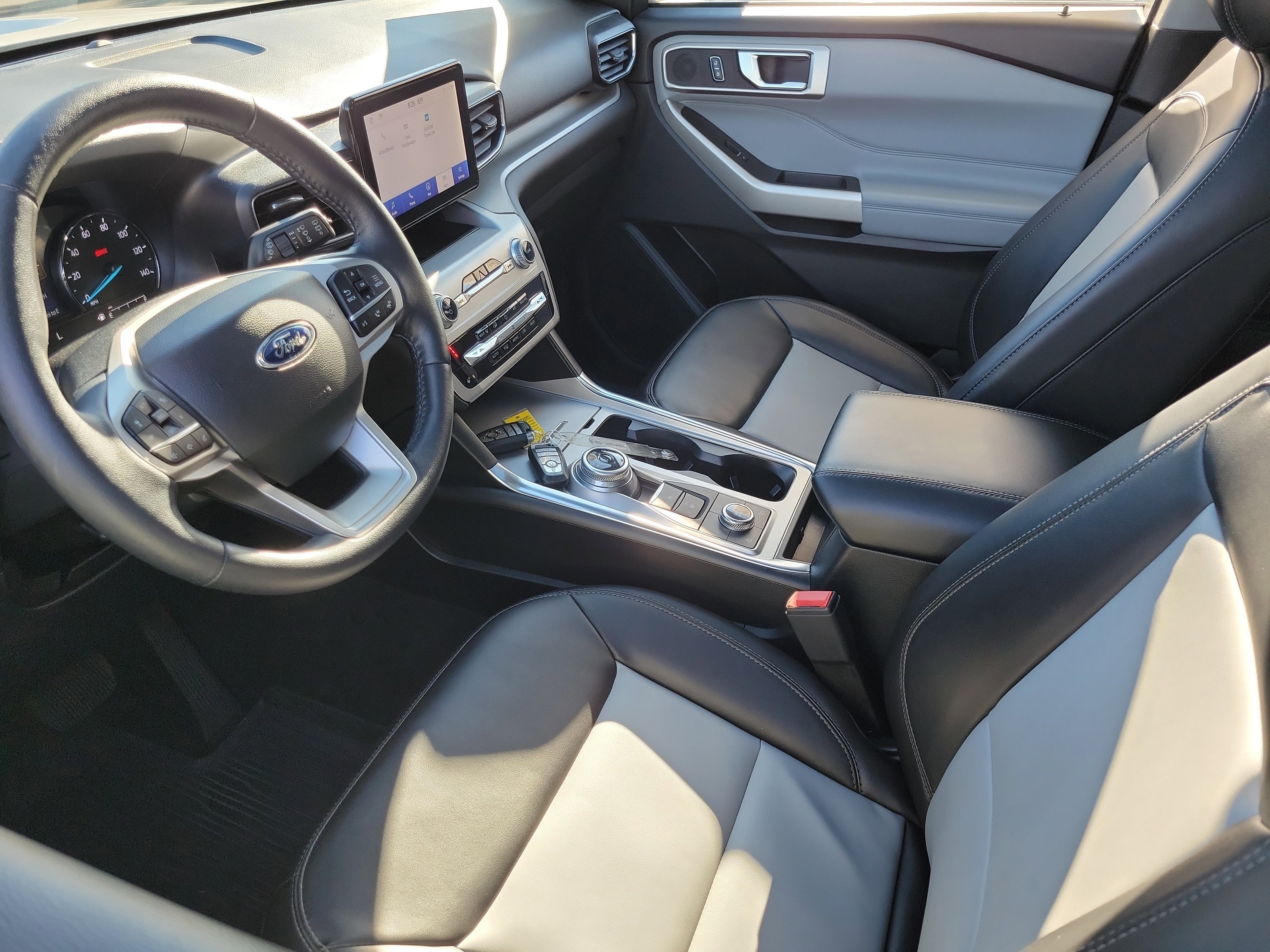 Certified 2022 Ford Explorer XLT w/ Equipment Group 202A image 4