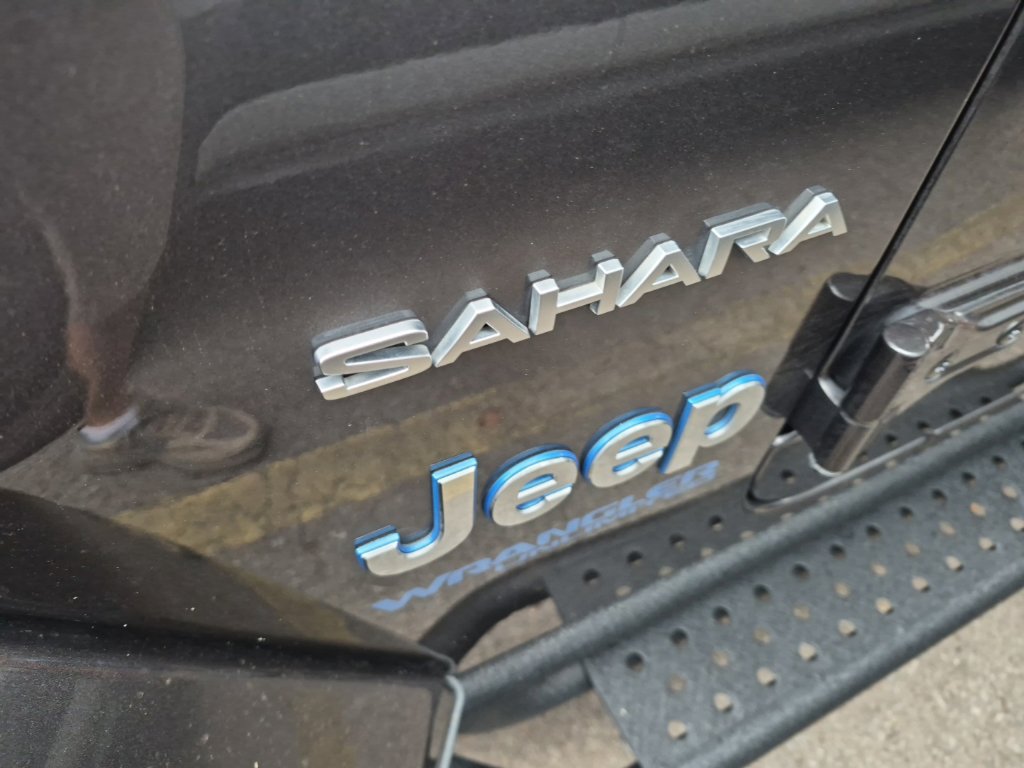 Used 2022 Jeep Wrangler Unlimited Sahara AWD/4WD image 9