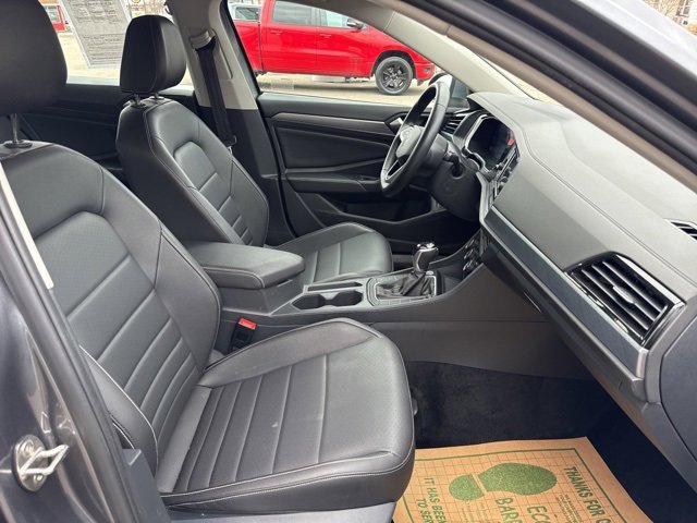 Used 2024 Volkswagen Jetta SE image 32