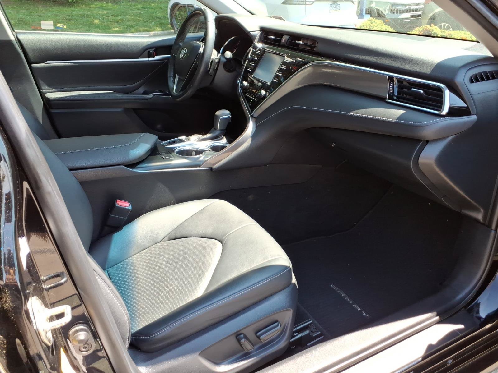 Used 2018 Toyota Camry XSE FWD image 26