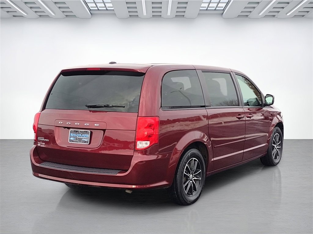 Used 2017 Dodge Grand Caravan SE image 3