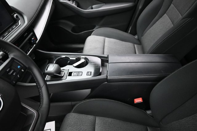 Used 2026 Nissan Rogue SV w/ Cold Weather Package FWD image 25
