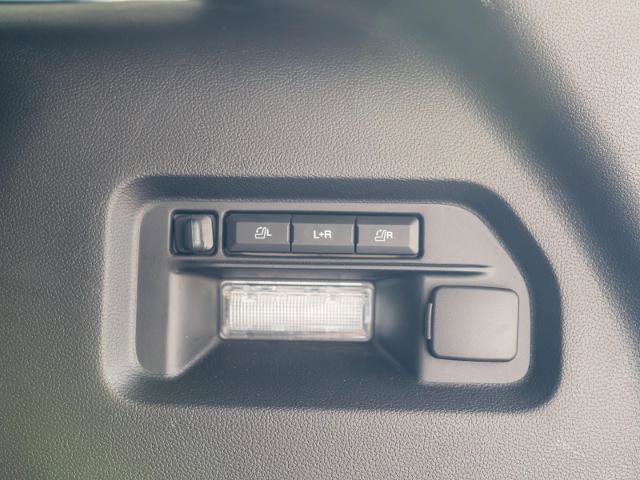 Certified 2025 Ford Explorer Platinum w/ Ultimate Package image 14