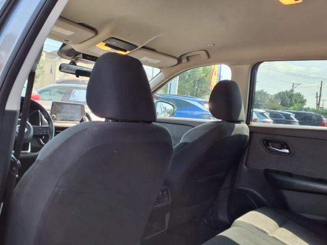 Used 2023 Nissan Rogue SV image 11