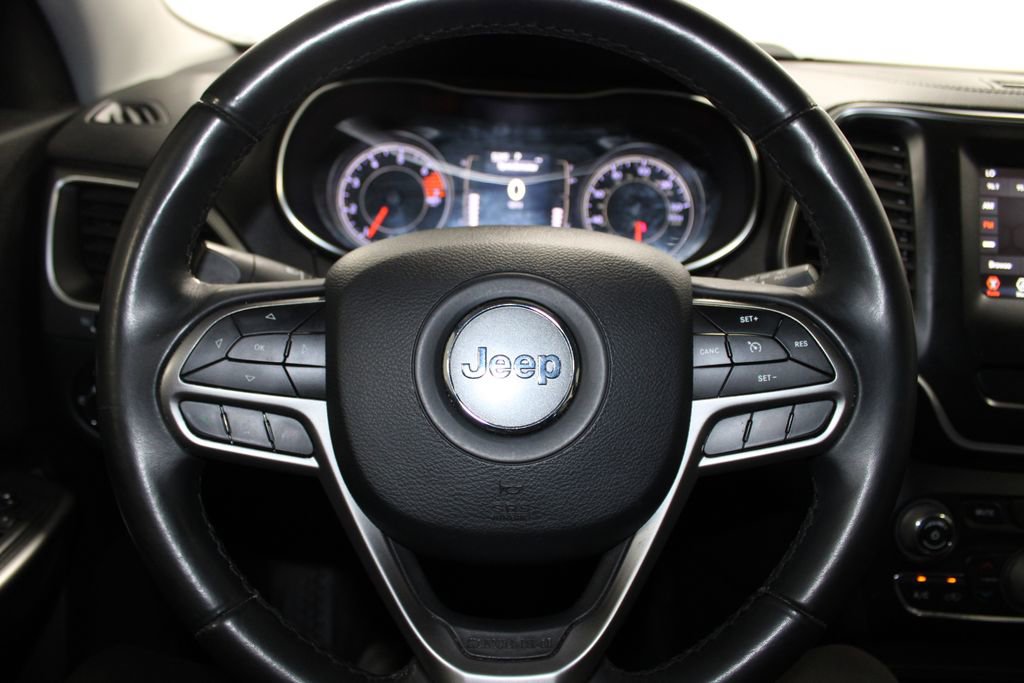 Used 2019 Jeep Cherokee Latitude Plus w/ Comfort/Convenience Group image 33