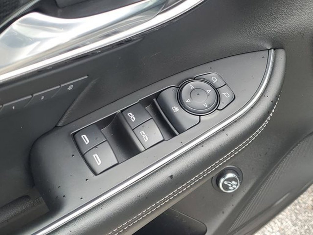 Used 2023 Buick Envision Essence image 50