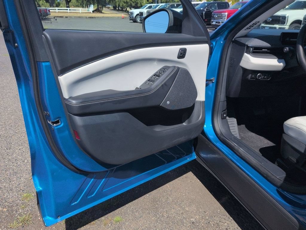 Certified 2025 Ford Mustang Mach-E Premium AWD/4WD image 9