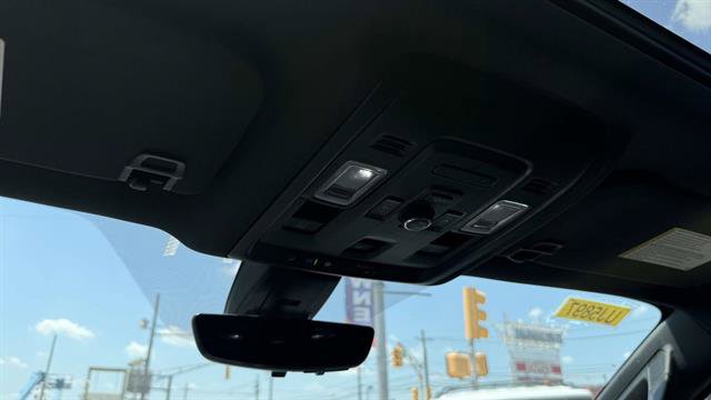 Used 2022 Chevrolet Suburban High Country AWD/4WD image 19