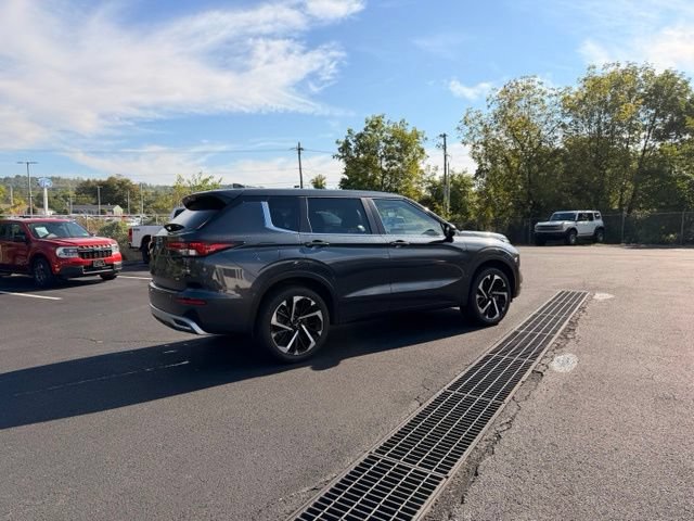 Used 2024 Mitsubishi Outlander AWD image 5