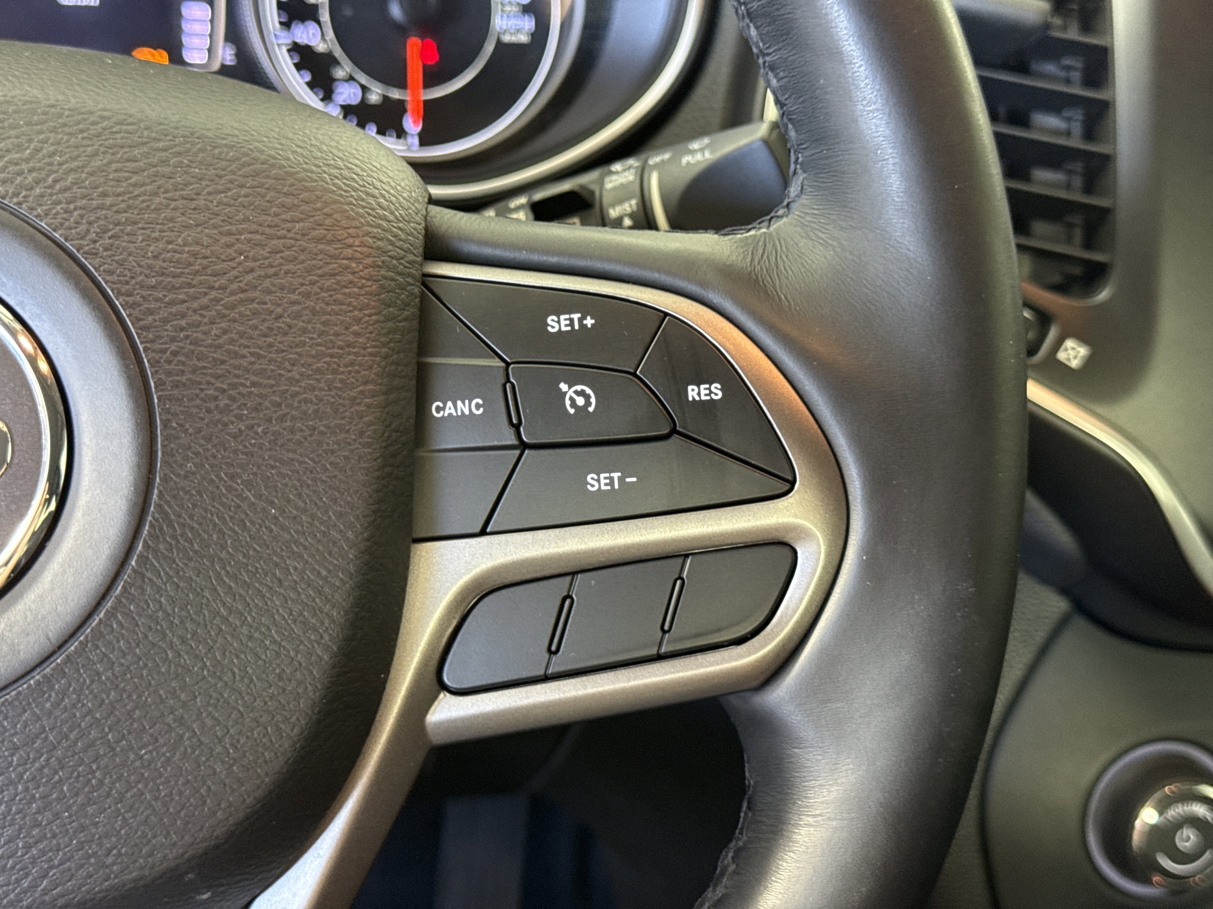 Used 2019 Jeep Cherokee Latitude Plus w/ Comfort/Convenience Group image 26