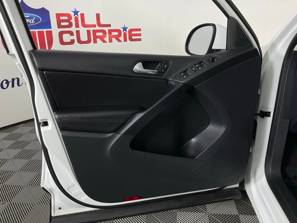 Used 2017 Volkswagen Tiguan S image 12
