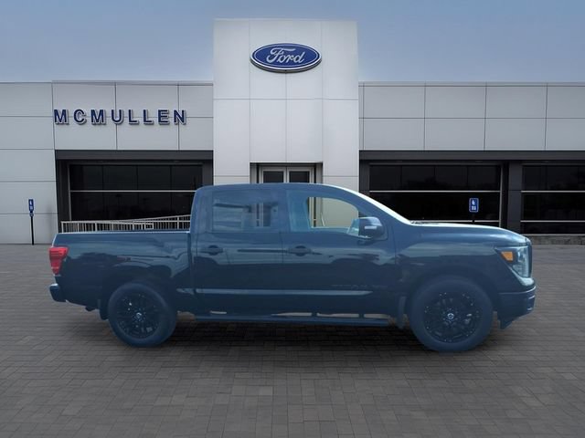 Used 2018 Nissan Titan SV w/ SV Convenience Package AWD/4WD image 4