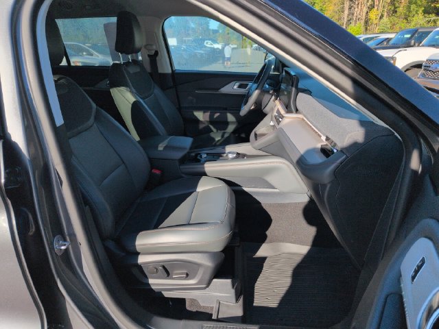 Certified 2025 Ford Explorer Active w/ Active Comfort Package AWD/4WD image 15
