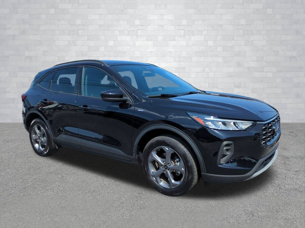 Certified 2025 Ford Escape ST-Line Select AWD/4WD image 2