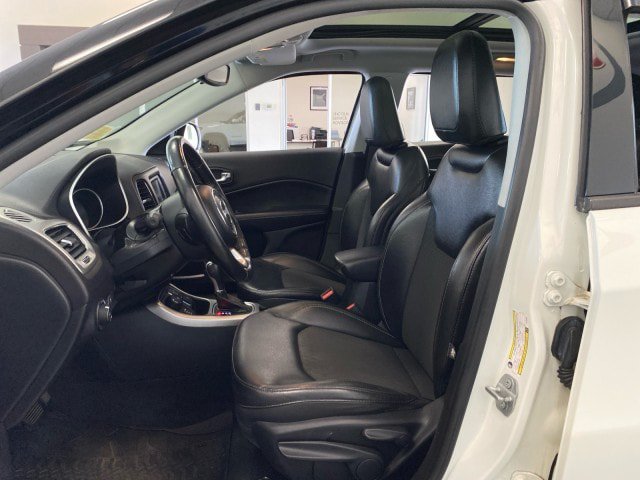 Used 2018 Jeep Compass Latitude w/ Cold Weather Group AWD/4WD image 16