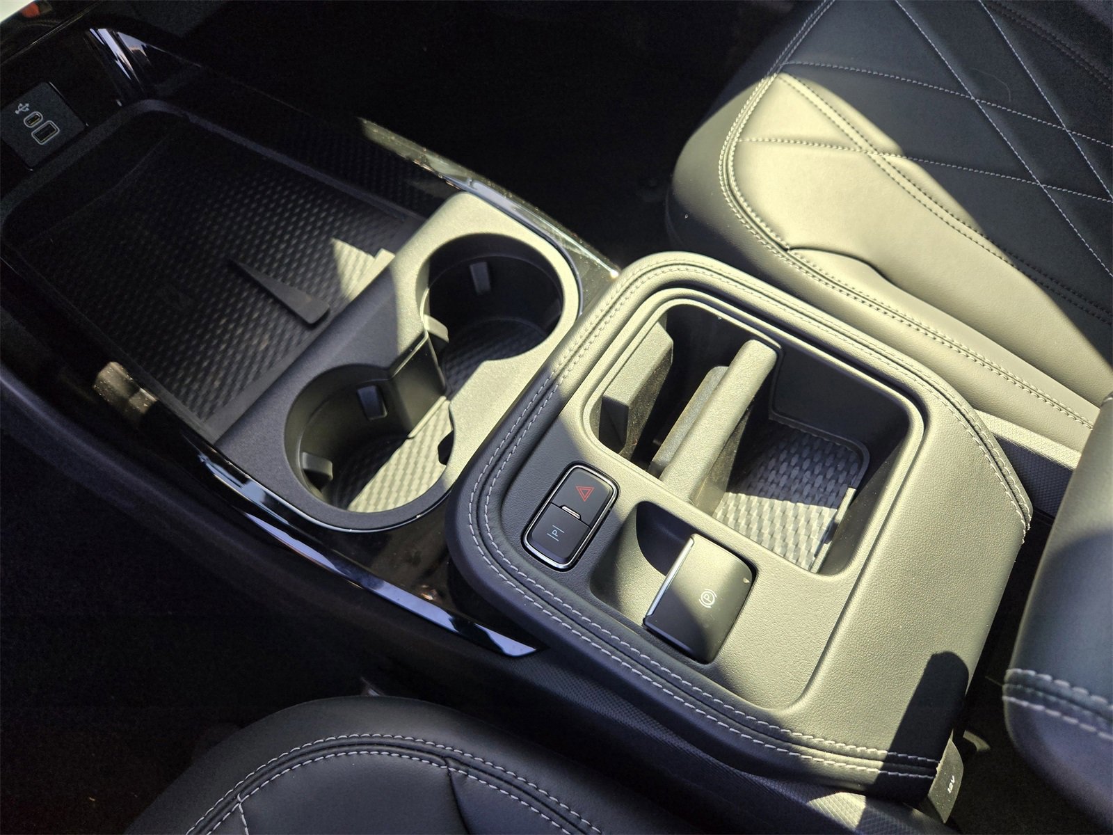 Certified 2025 Ford Mustang Mach-E Select image 17