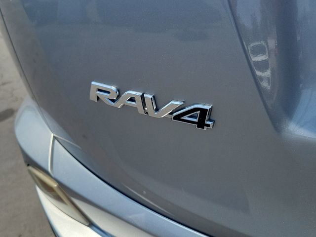 Used 2018 Toyota RAV4 LE w/ All Weather Liner Package FWD image 17