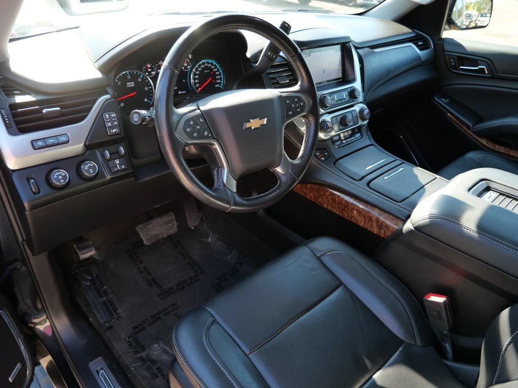 Used 2018 Chevrolet Suburban Premier AWD/4WD image 3