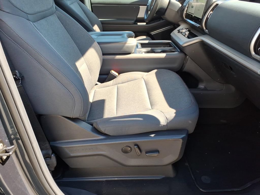 Certified 2025 Ford Expedition Active AWD/4WD image 8