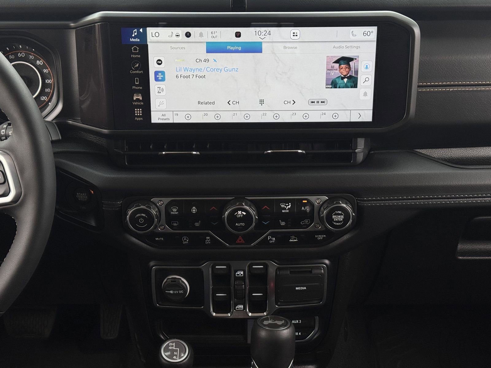 Used 2024 Jeep Wrangler Sahara w/ Safety Group image 18