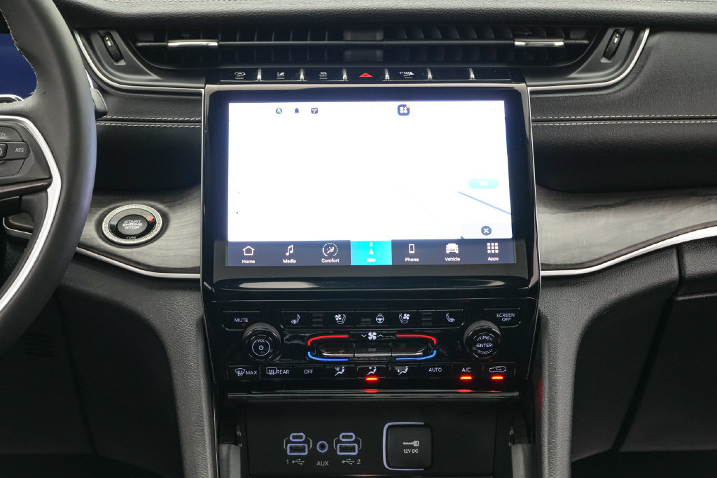 Used 2023 Jeep Grand Cherokee Limited w/ Luxury Tech Group II AWD/4WD image 15