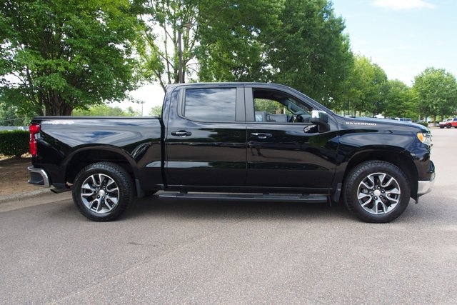 Used 2023 Chevrolet Silverado 1500 LT AWD/4WD image 9
