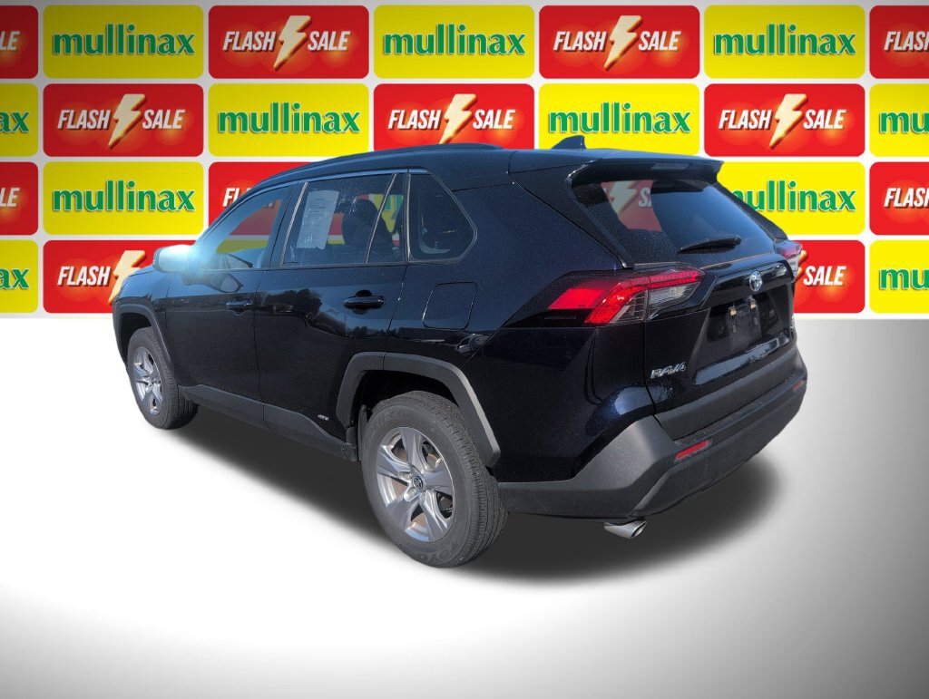 Used 2025 Toyota RAV4 XLE AWD/4WD image 11
