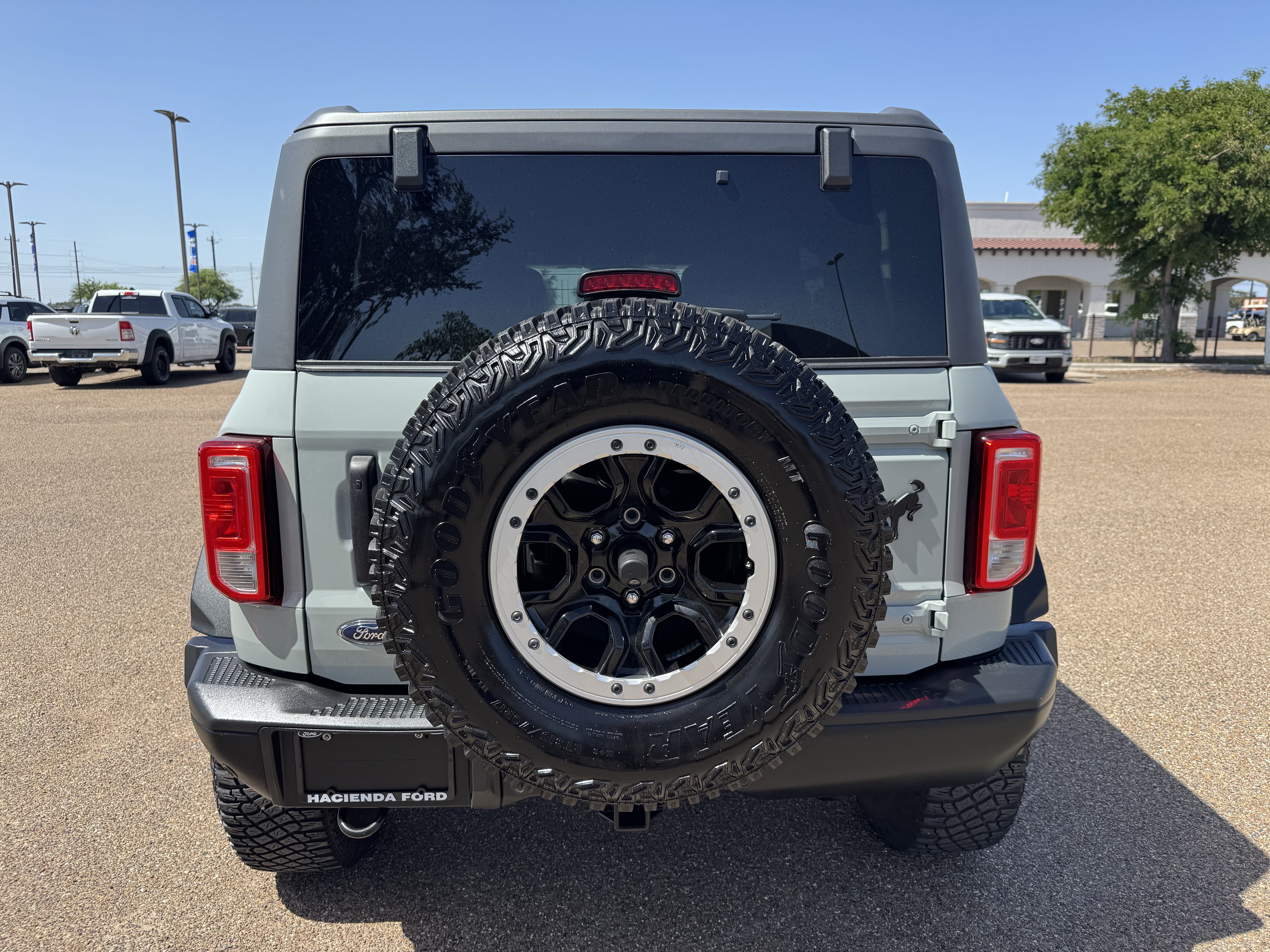 Certified 2024 Ford Bronco Black Diamond w/ Sasquatch Package AWD/4WD image 3