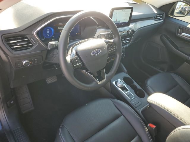 Certified 2022 Ford Escape Titanium w/ Class II Trailer Tow Package image 18