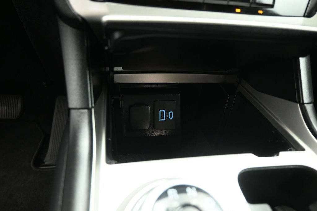 Certified 2022 Ford Explorer XLT RWD image 16