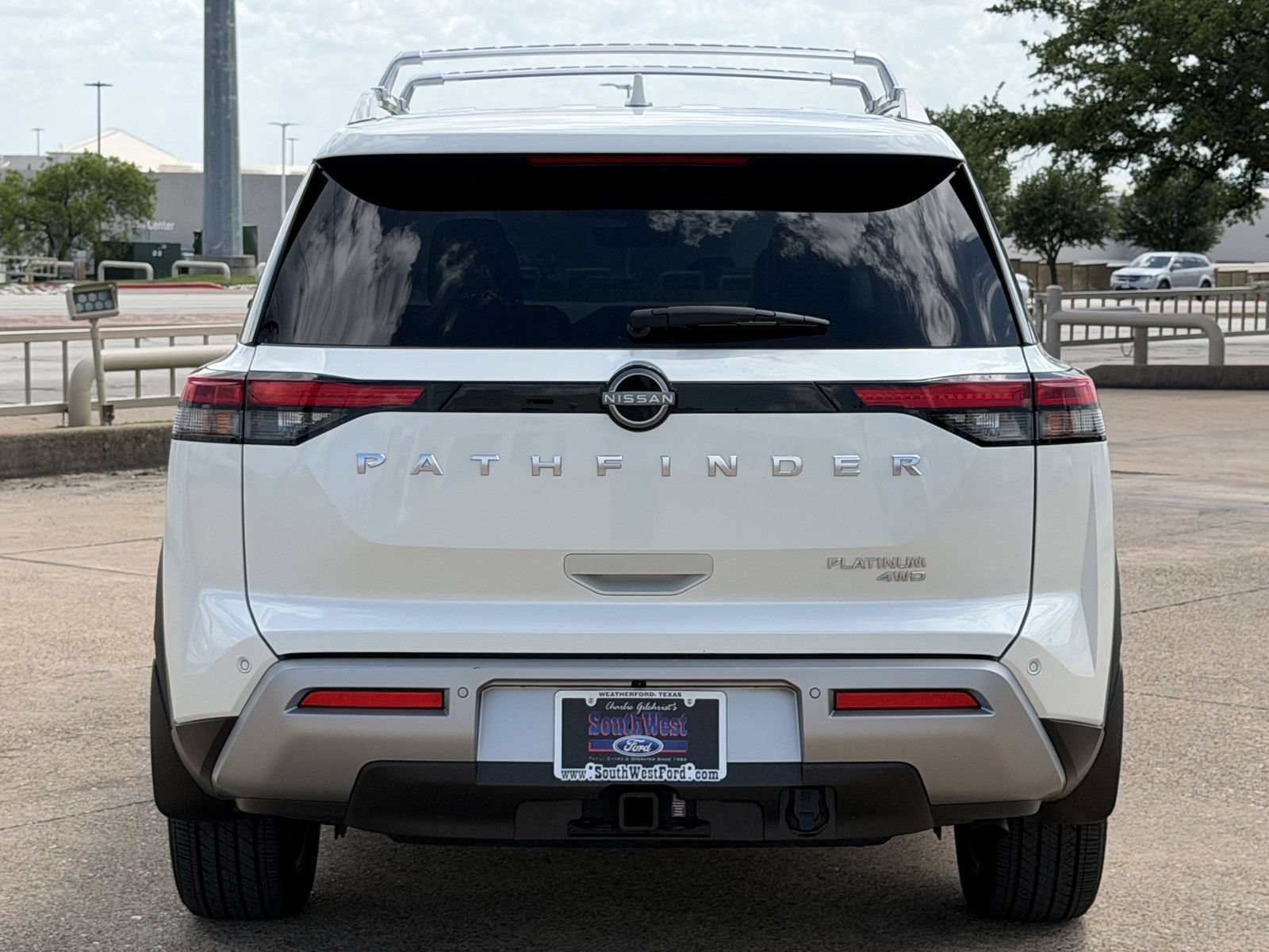 Used 2024 Nissan Pathfinder Platinum w/ Lighting Package (N92) AWD/4WD image 5