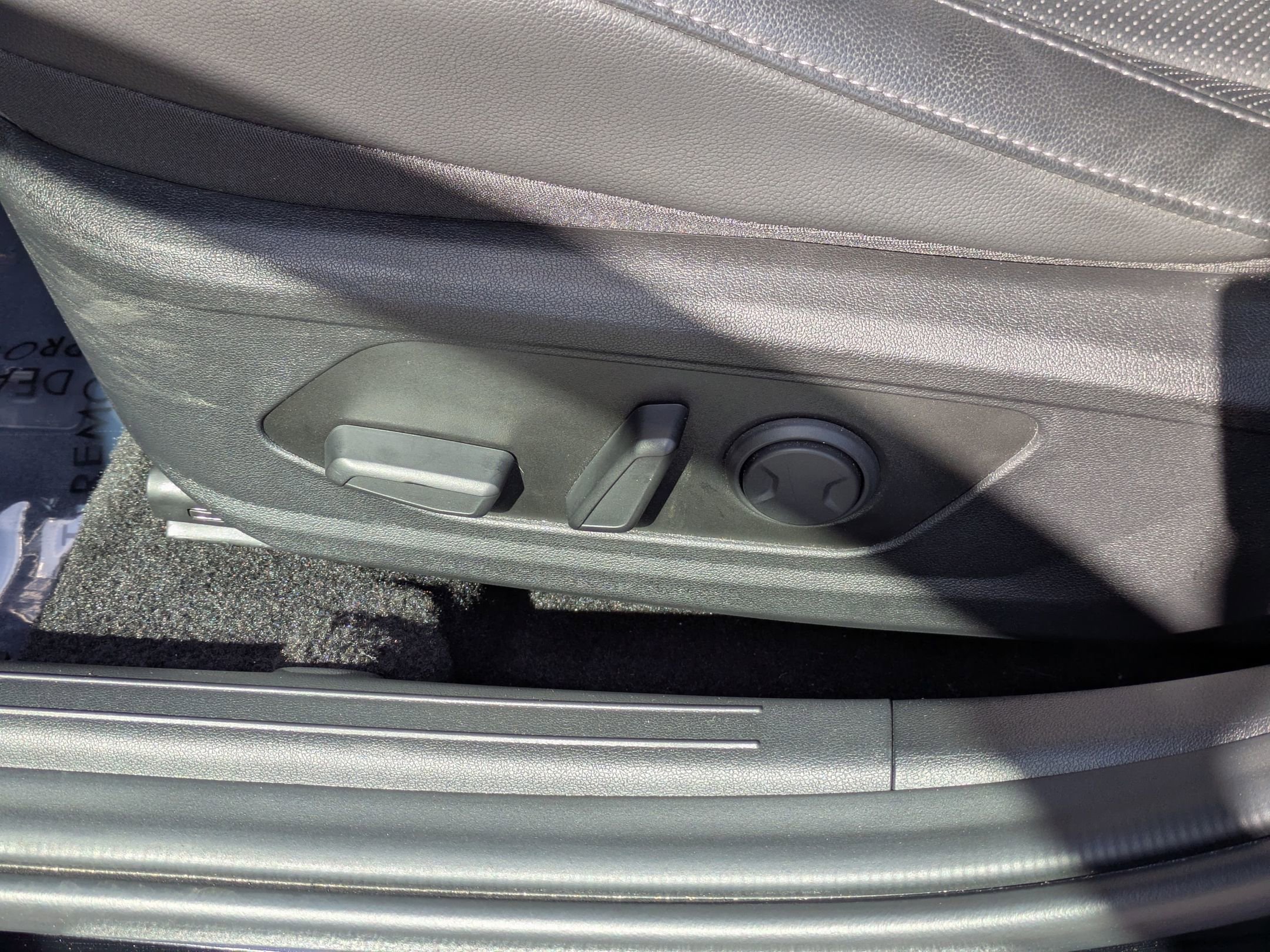 Used 2024 Hyundai Elantra Limited image 13