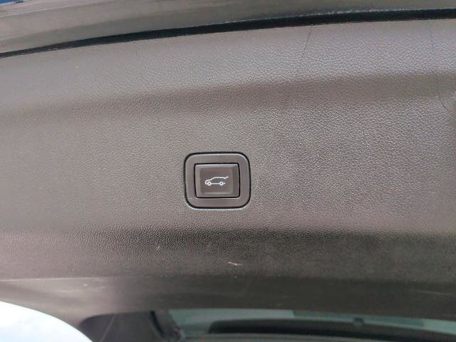 Used 2024 GMC Yukon XL Denali RWD image 17