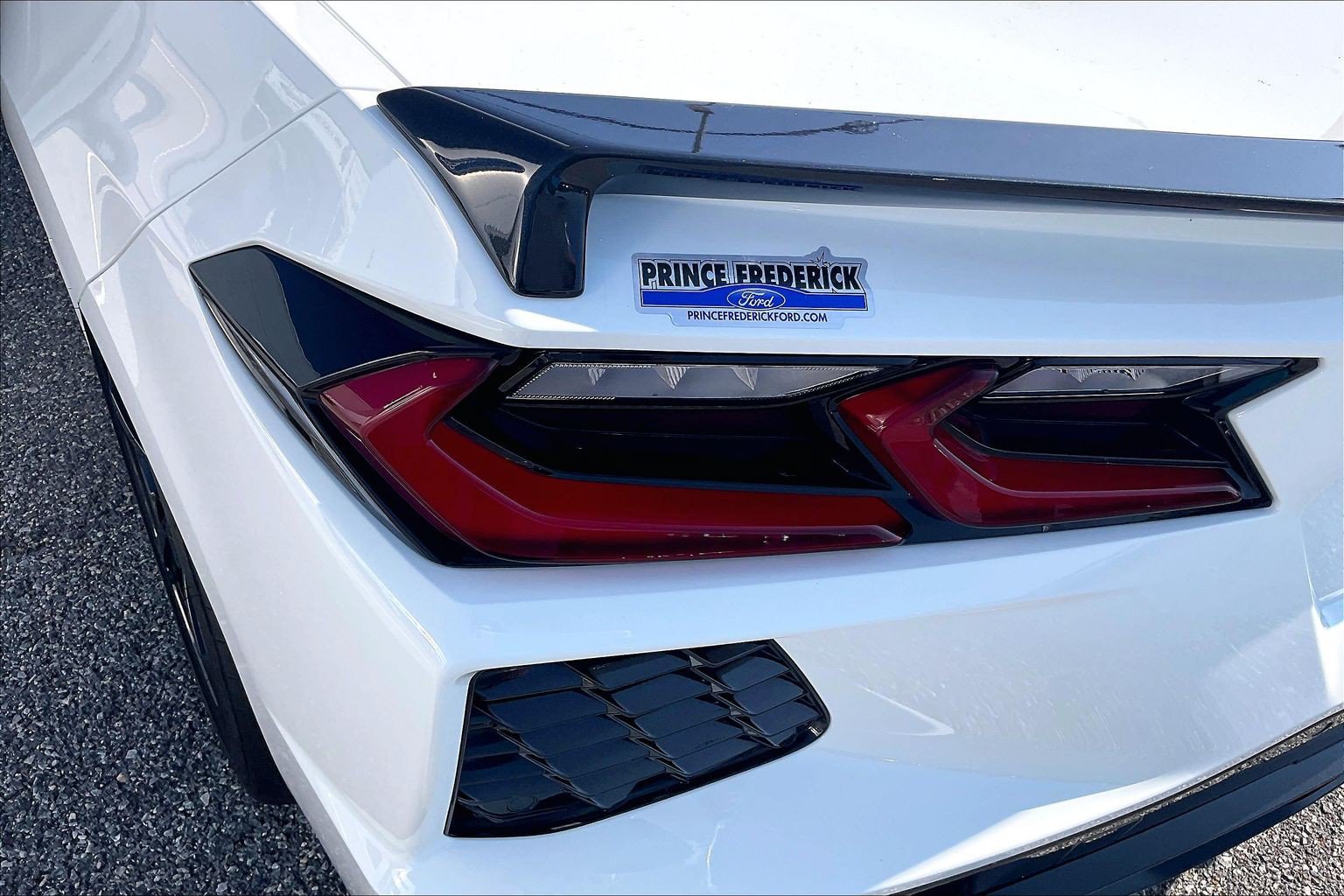 Used 2022 Chevrolet Corvette Stingray Preferred Cpe w/ Engine Appearance Package RWD image 25