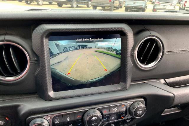 Used 2022 Jeep Wrangler Unlimited Sahara w/ Cold Weather Group AWD/4WD image 27