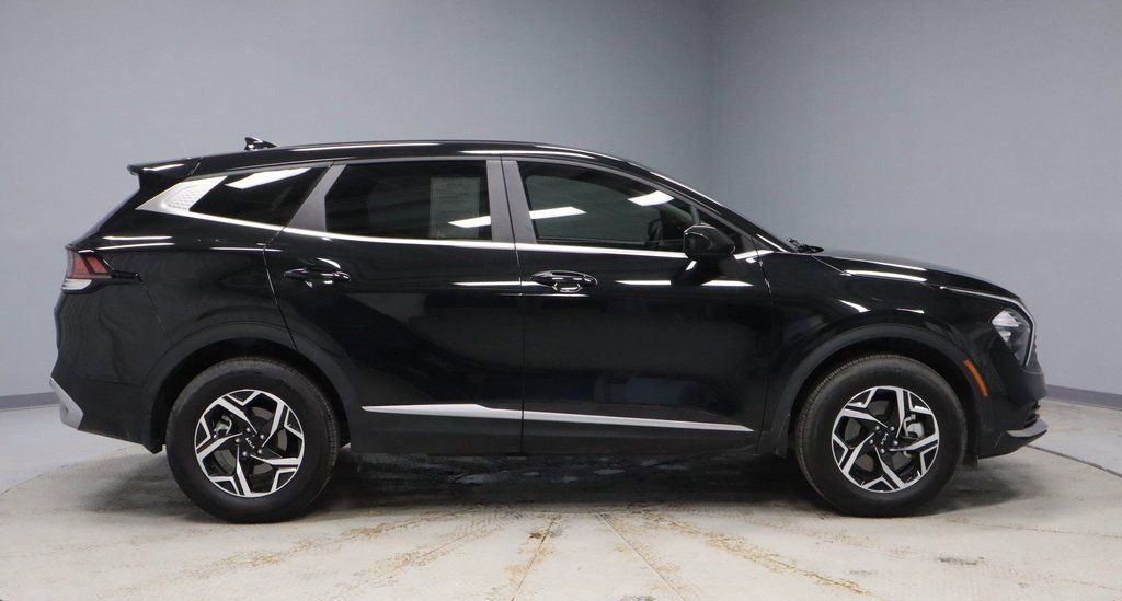 Used 2023 Kia Sportage LX image 6