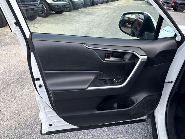 Used 2020 Toyota RAV4 XLE FWD image 23