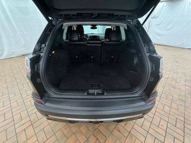 Used 2020 Jeep Cherokee Limited w/ Luxury Group AWD/4WD image 9