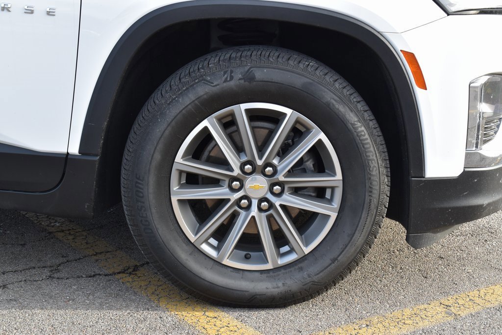 Used 2023 Chevrolet Traverse LT image 6