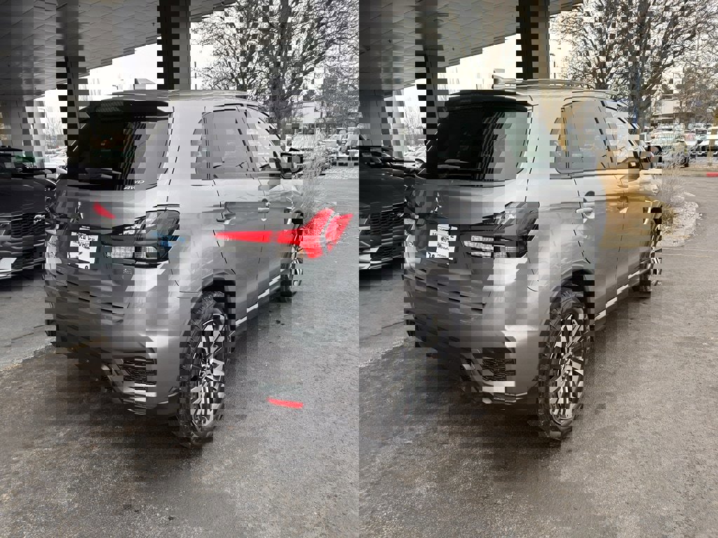 Used 2025 Mitsubishi Outlander Sport AWD image 3