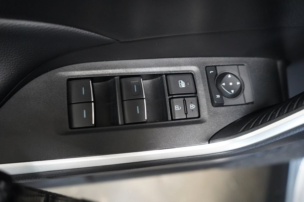 Used 2025 Toyota RAV4 XLE AWD/4WD image 30