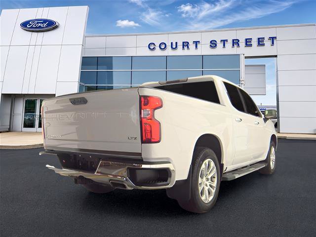 Used 2024 Chevrolet Silverado 1500 LTZ AWD/4WD image 3