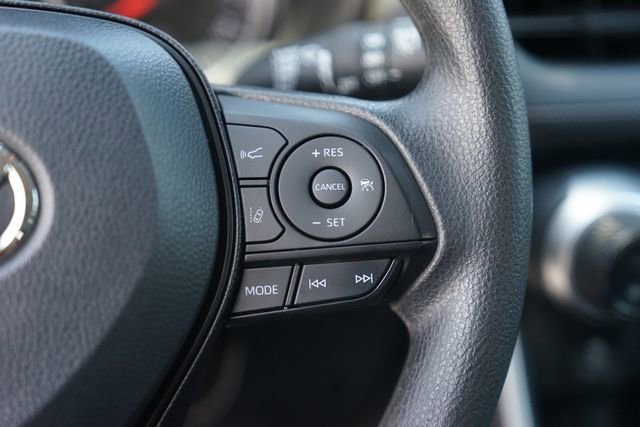 Used 2020 Toyota RAV4 XLE FWD image 23