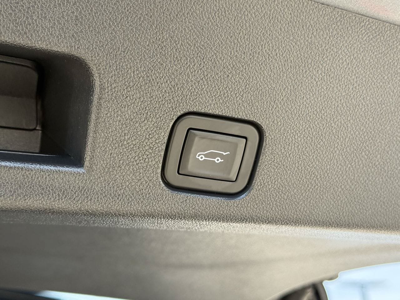 Used 2025 Buick Enclave Preferred w/ Power Package FWD image 28