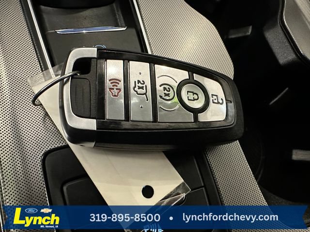 Certified 2024 Ford Edge Titanium AWD/4WD image 17