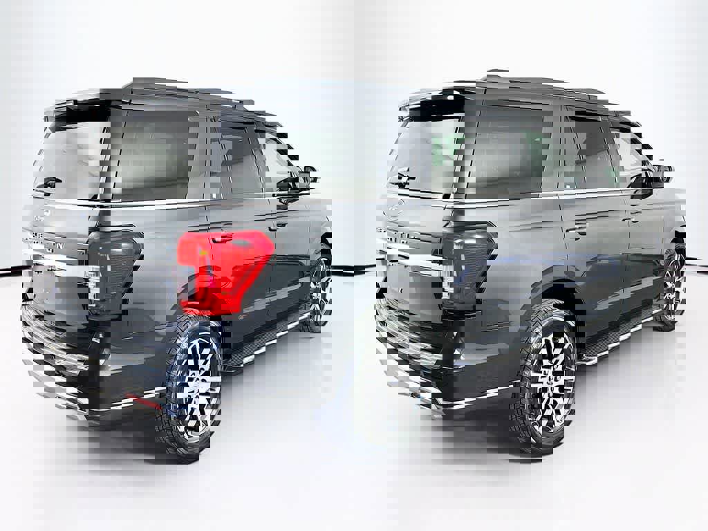 Certified 2022 Ford Expedition XLT image 5