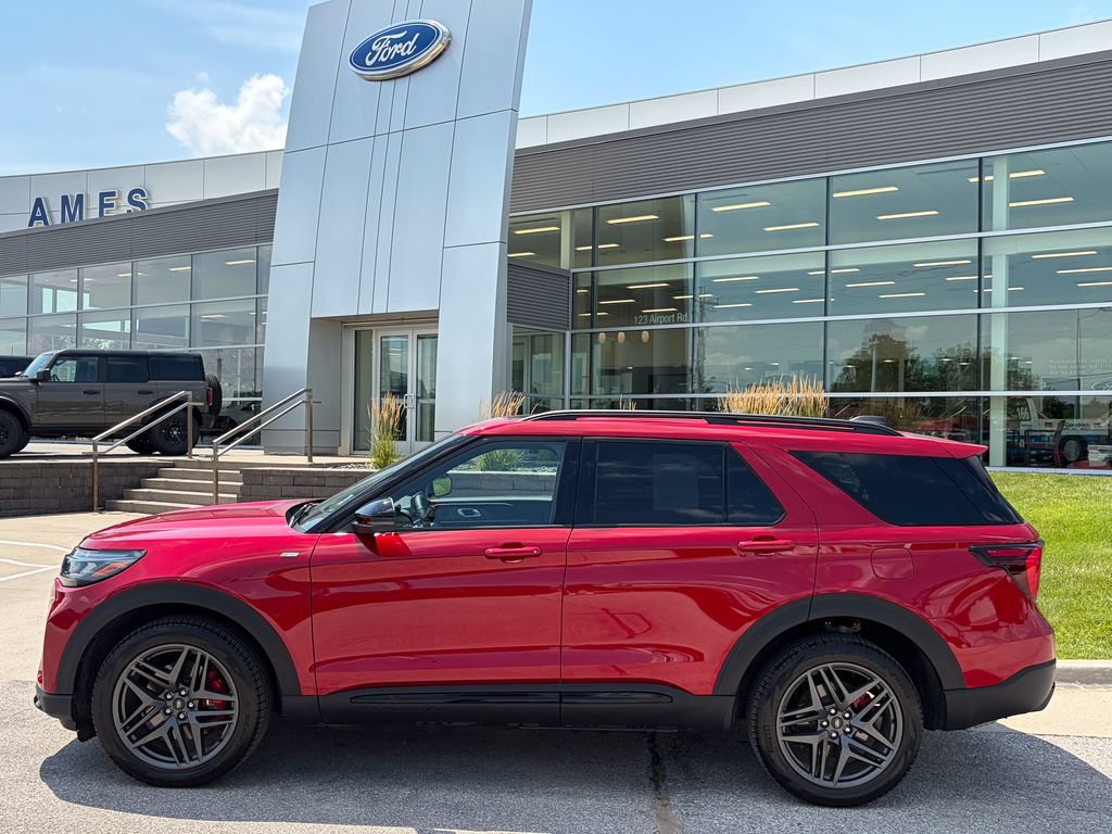 Certified 2025 Ford Explorer ST-Line w/ Premium Package AWD/4WD image 3