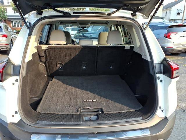 Used 2023 Nissan Rogue SV image 13