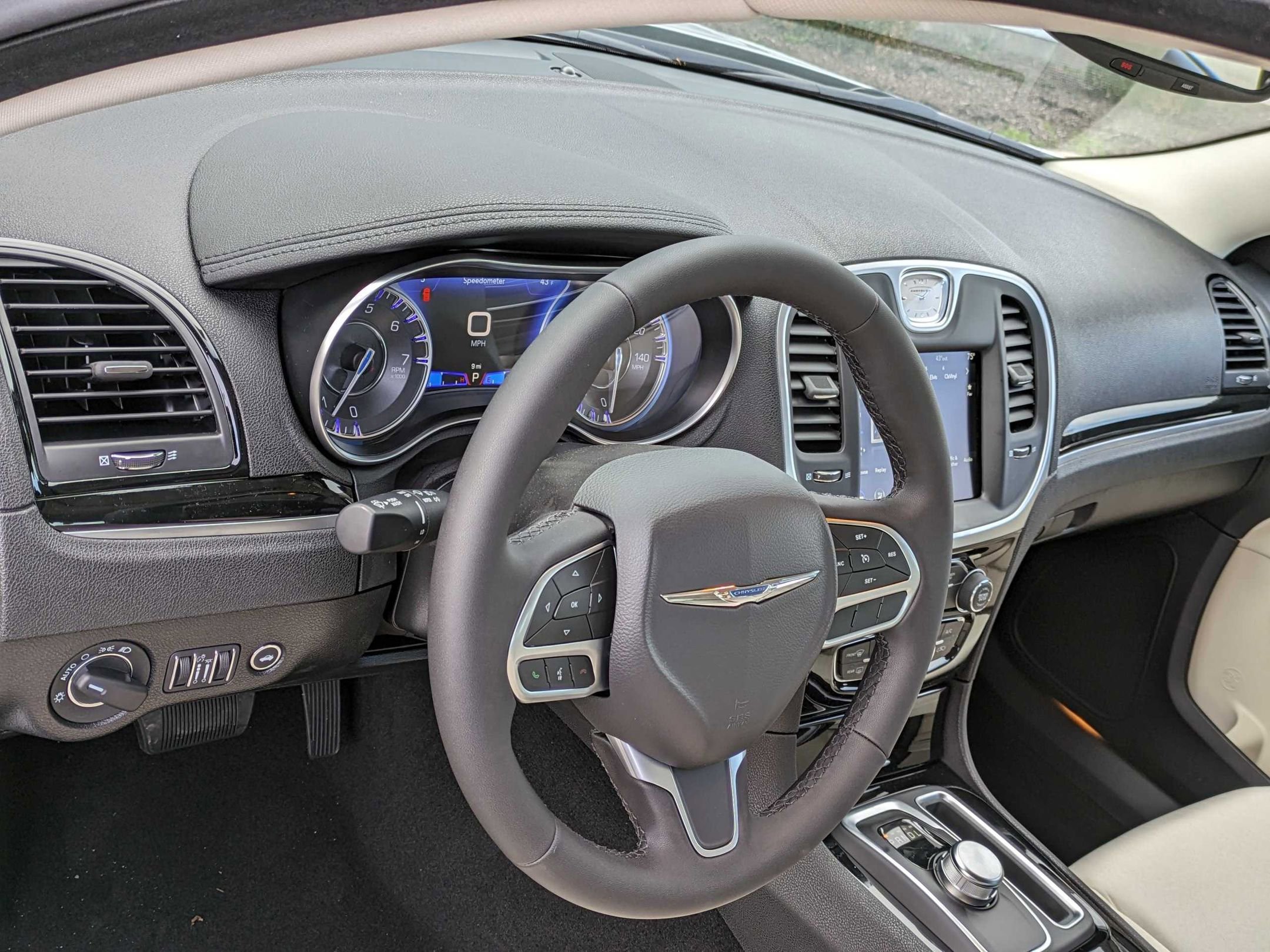 Used 2023 Chrysler 300 Touring w/ Sport Appearance Package image 14